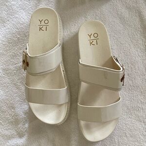 Size 8 White Shoe Wedge Flat